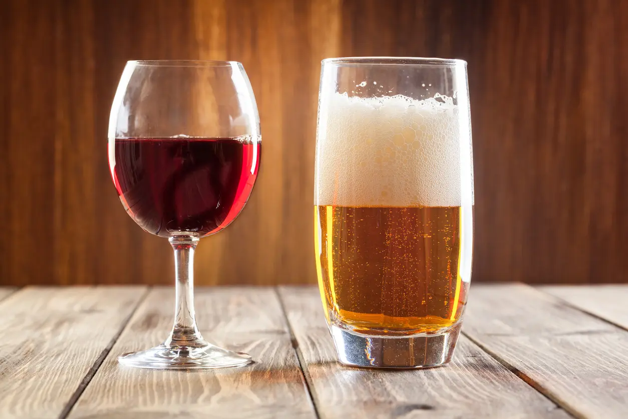 Vino o cerveza: ¿cuál es más saludable?