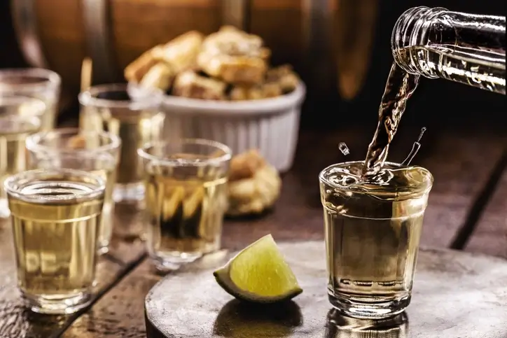 cual es la diferencia entre mezcal y tequila