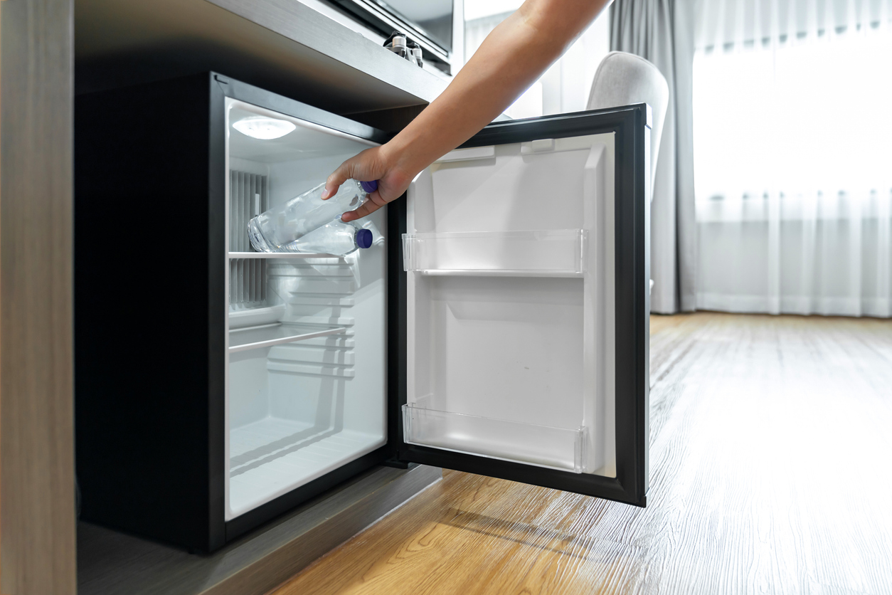 Frigobares silenciosos y pequeños: una opción perfecta para tu cuarto u oficina