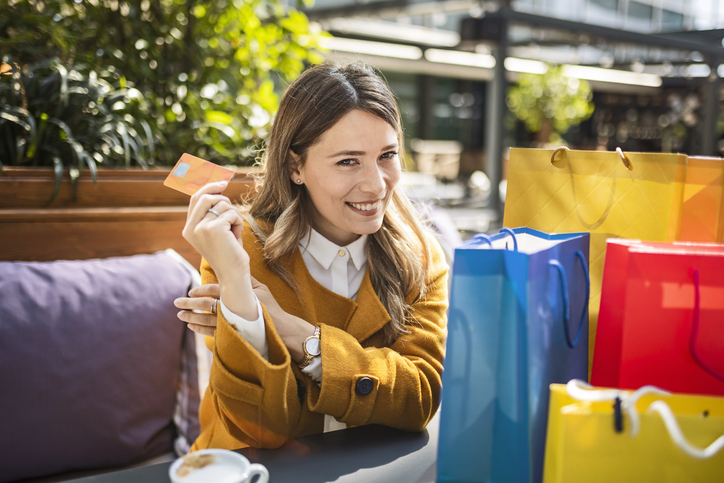 mujer comprando en hot sale