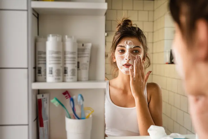 Rutina de belleza nocturna en 5 minutos para una piel radiante