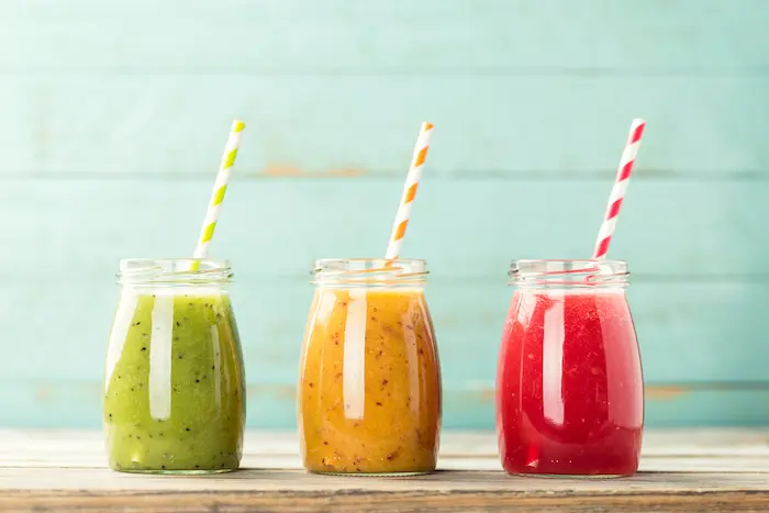 aguas frescas naturales de fresa mango y kiwi