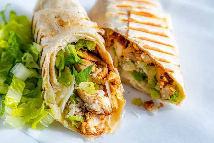 cenas saludables wrap de pollo para combatir el calor