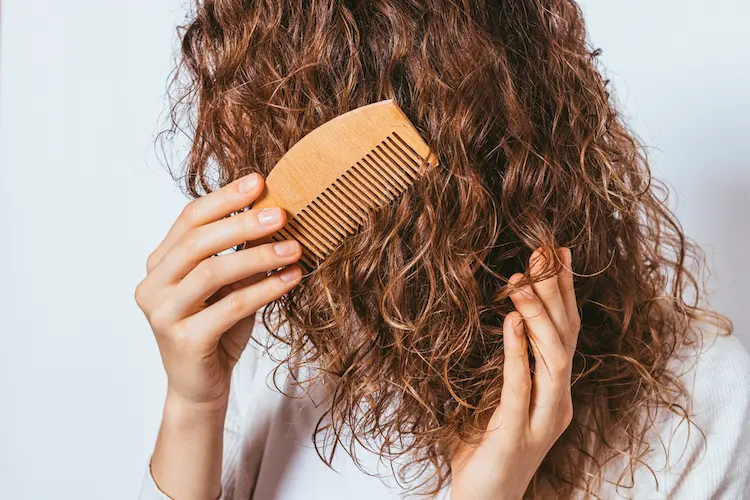 mejores shampoos de mujer para cabello rizado
