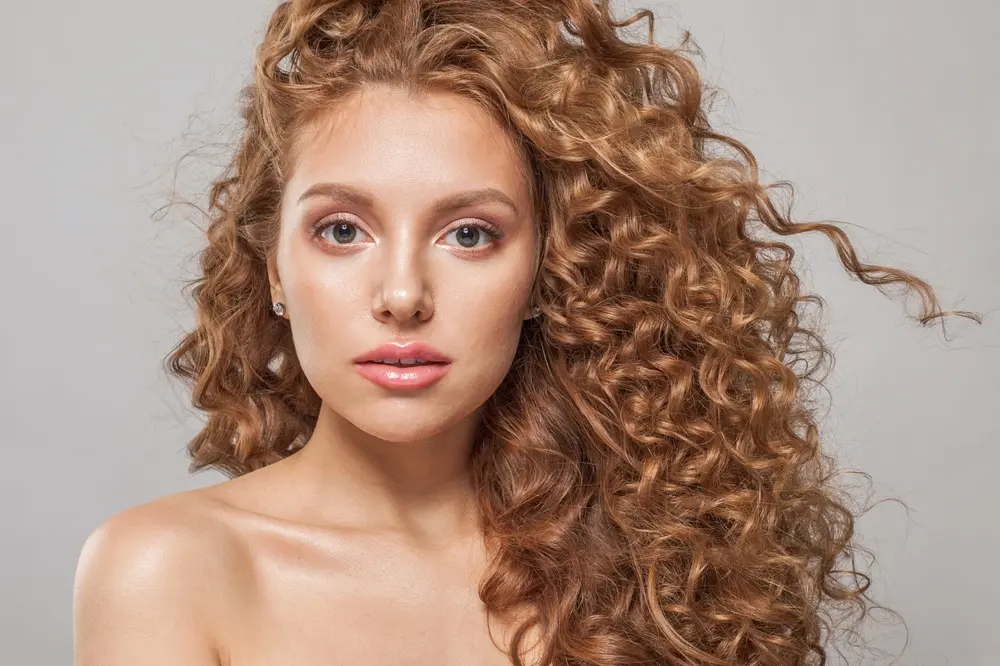Los mejores shampoos para cabello rizado y qué otros productos de cuidado usar